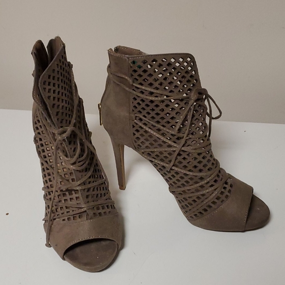 Slightly worn shoes - Picture 2 of 2